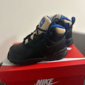 Toddler Nike Manoa size 7C